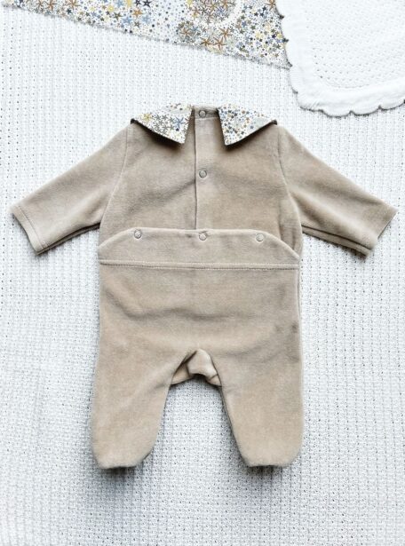 Pyjama bébé disponible de la taille naissance au 12 mois.