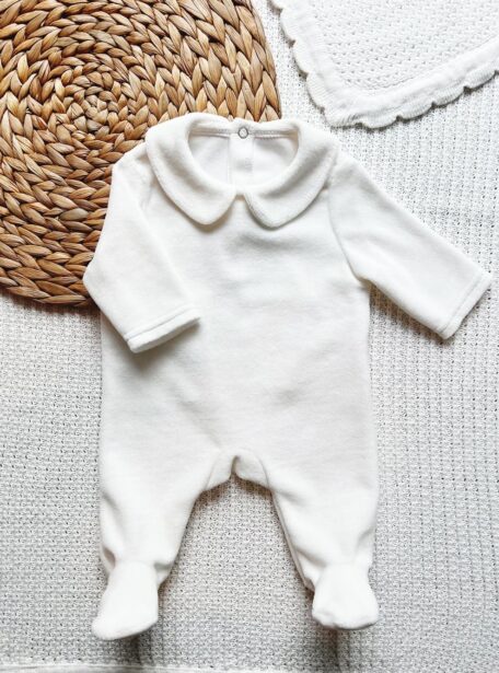 Pyjama bébé disponible de la taille naissance au 12 mois.