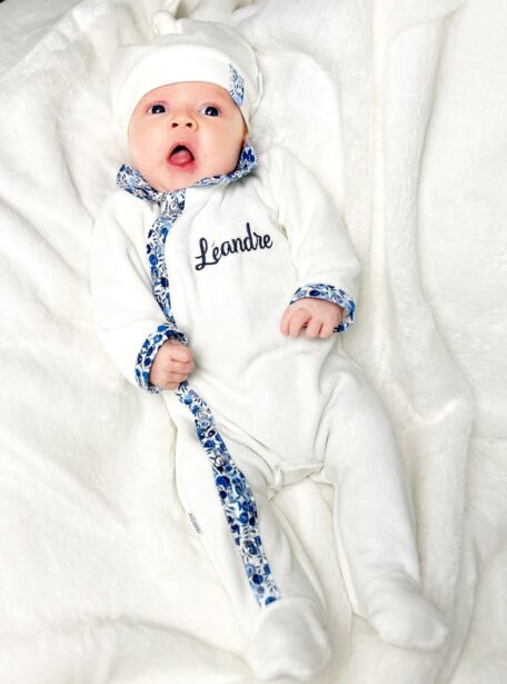 Tenue de naissance personnalisée en velours et liberty Wiltshire bleu