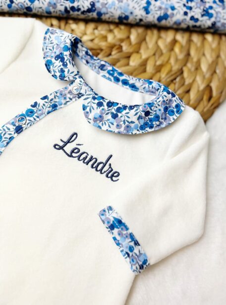 Tenue de naissance personnalisée en velours et liberty Wiltshire bleu